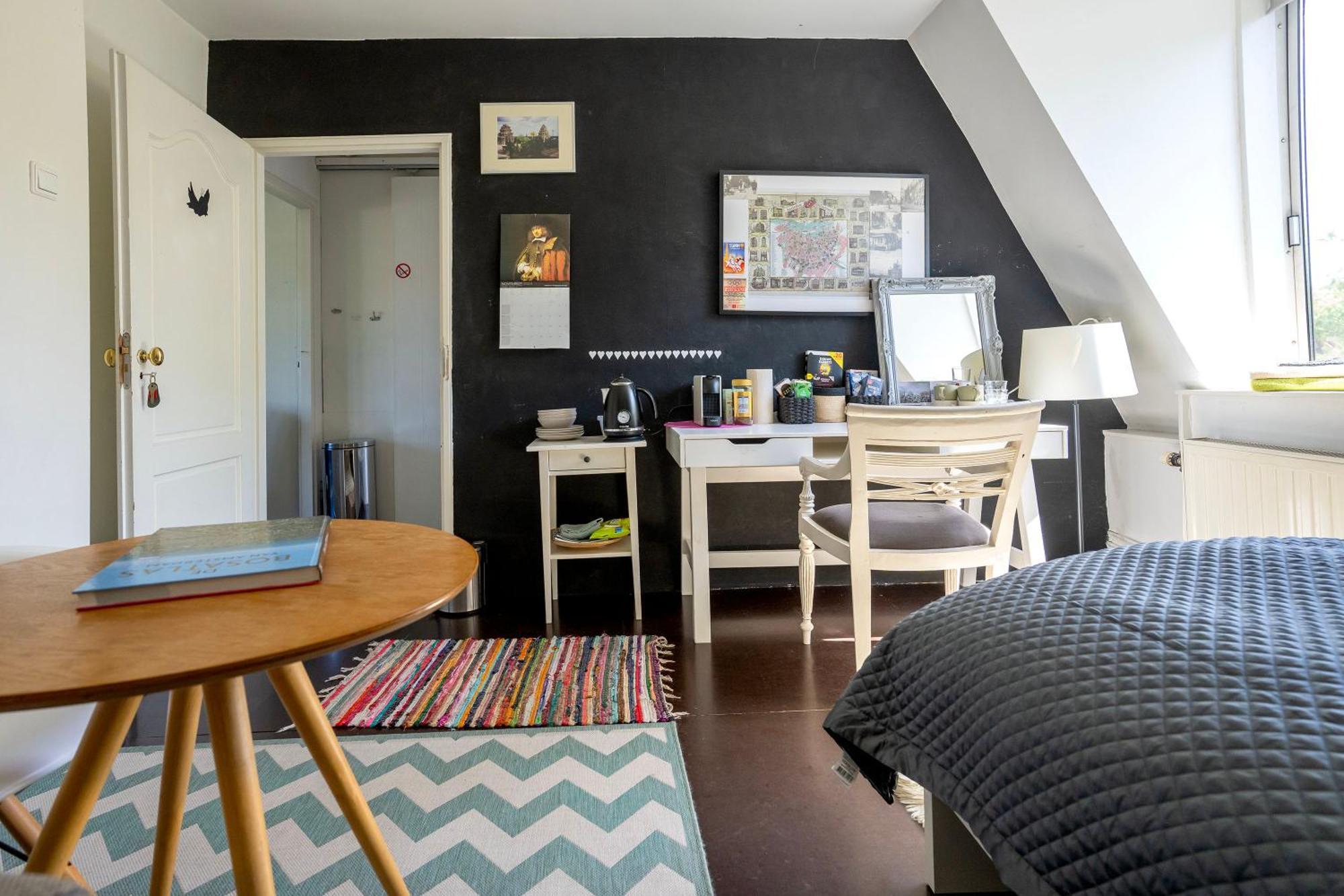 Your Own Floor In Authentic Picturesque Dikehouse Appartement